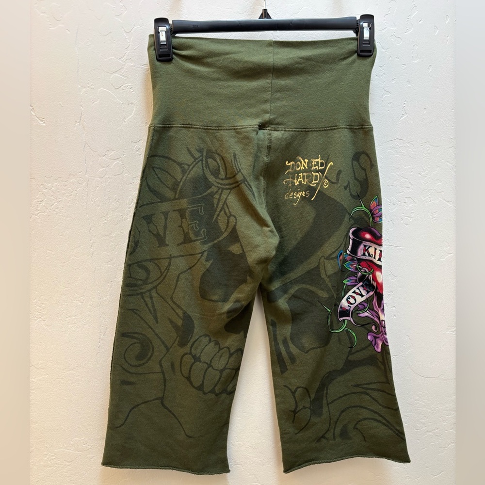 Ed Hardy Olive Green Graphic Capri Sweatpants with Tattoo Print - Picture 2 of 10